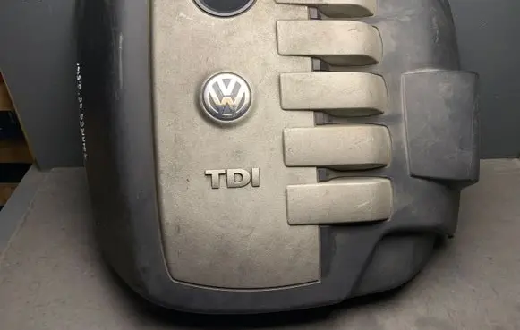 Volkswagen Touareg I Engine cover (trim) 070103927