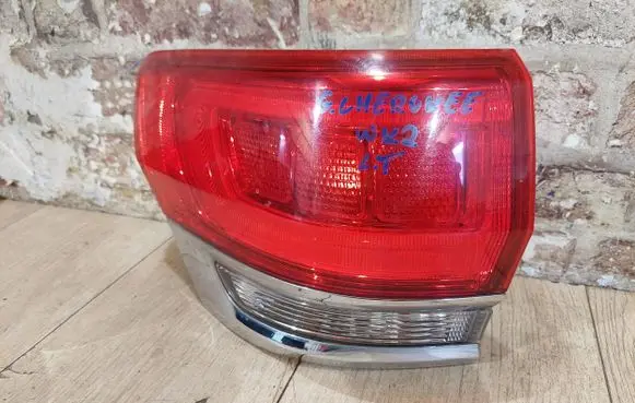 Jeep Grand Cherokee Rear/tail lights P68110001AC