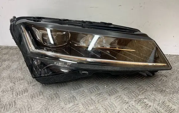 Skoda Superb B8 (3V) Headlight/headlamp 3V1941016D