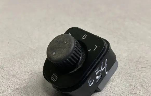 Volkswagen Polo IV 9N3 Wing mirror switch 1K0959565H
