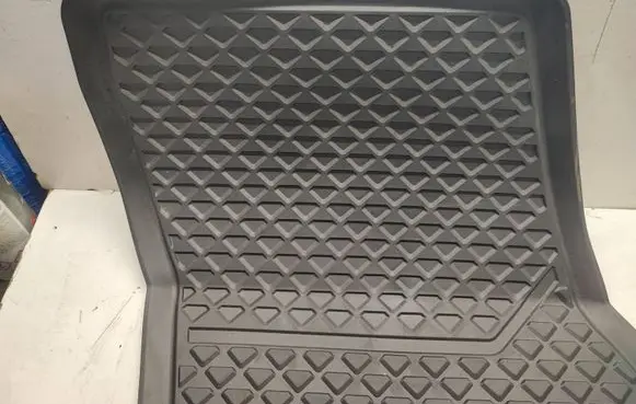 Volkswagen Touran III Front floor mat 5QB061502
