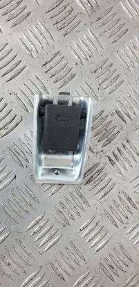 Suzuki Grand Vitara I Engine bonnet (hood) release handle