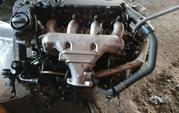 Peugeot 607 Engine