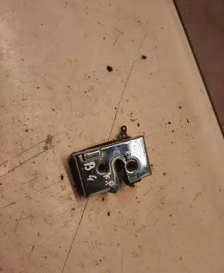 Audi 80 90 S2 B4 Front door lock 8A0839015A