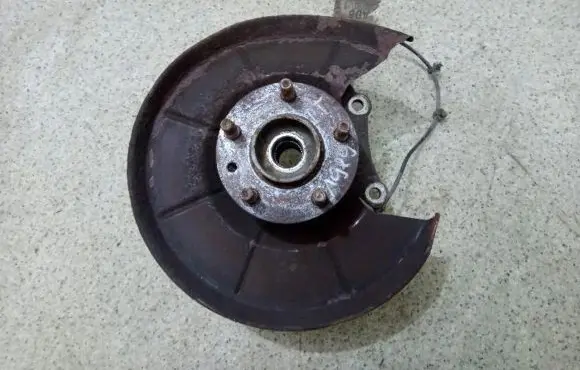 Ford Kuga I Front wheel hub spindle knuckle