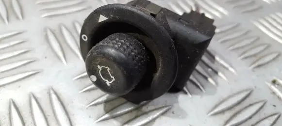 Wing mirror switch