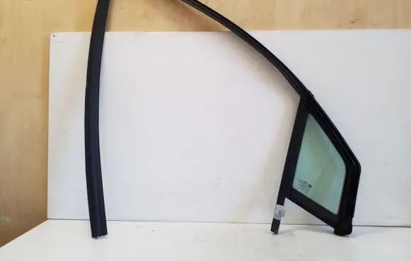 Opel Ampera Front door vent window glass four-door E1143R000262