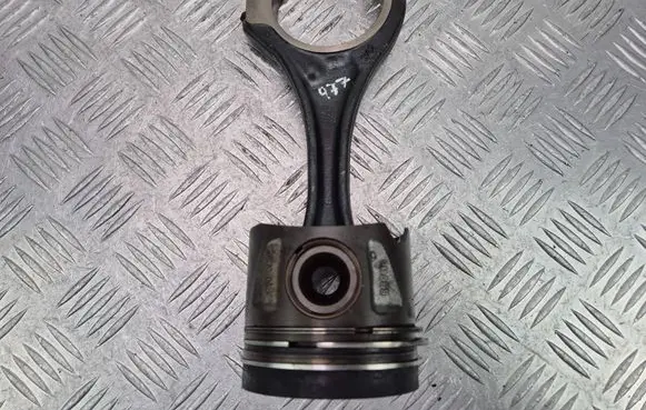 Mercedes-Benz E W212 Piston with connecting rod 8370B