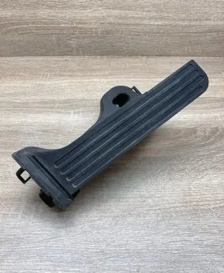 Accelerator throttle pedal