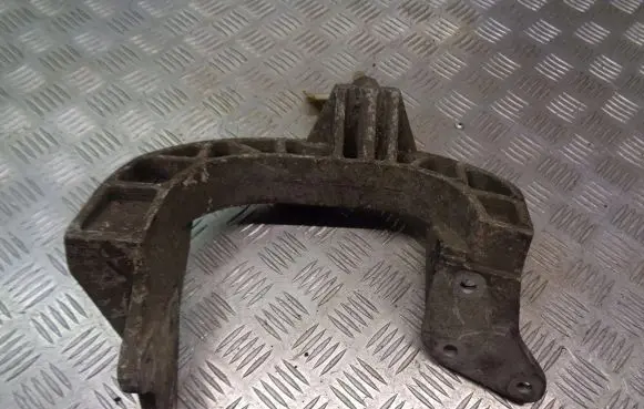 Chevrolet Aveo Gearbox mounting bracket