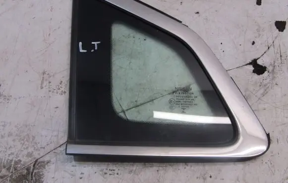 Nissan Qashqai Rear side window KRIS235789