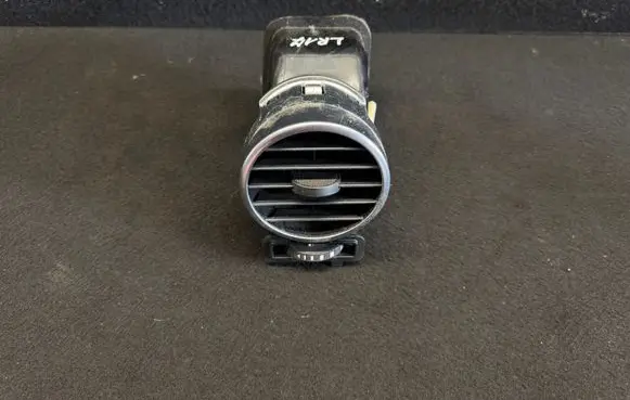 Land Rover Discovery 3 - LR3 Dash center air vent grill JBD500140XXX