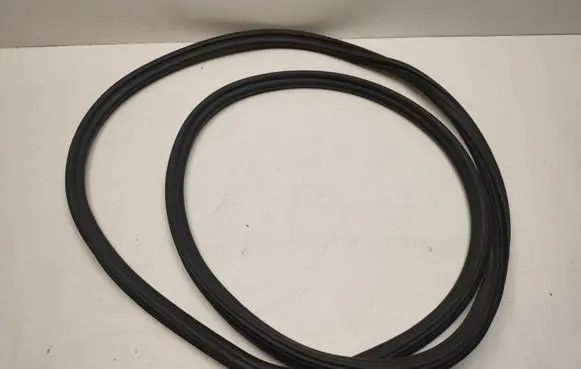Porsche Macan (95B) Front door rubber seal 95B831721
