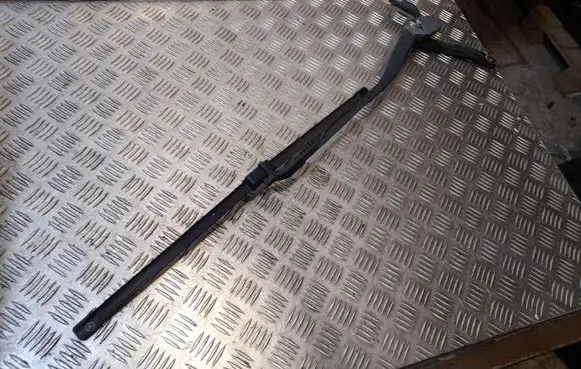 Mercedes-Benz E W212 Front wiper blade arm A2128200944