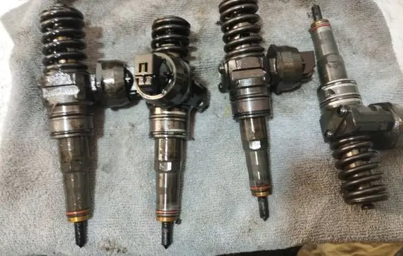 Volkswagen PASSAT B6 Fuel injectors set 038130079AX