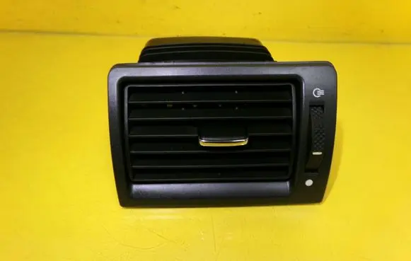 Ford Mondeo Mk III Dashboard side air vent grill/cover trim D1B1A