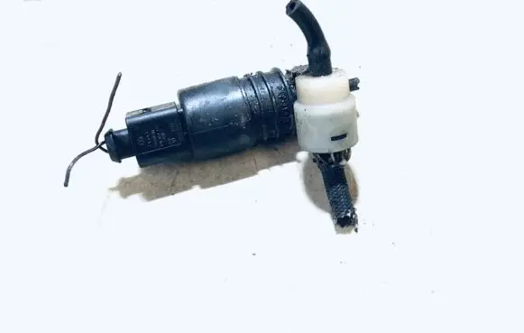 Volkswagen PASSAT B5 Windscreen/windshield washer pump 1j0973722