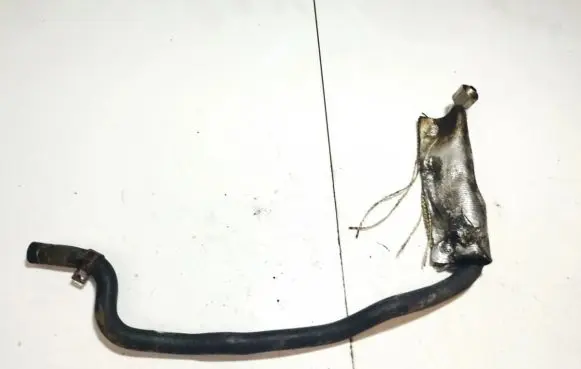 Volkswagen PASSAT B5.5 Engine coolant pipe/hose 058121471b