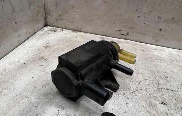 Mercedes-Benz E W212 Turbo solenoid valve A0091533128