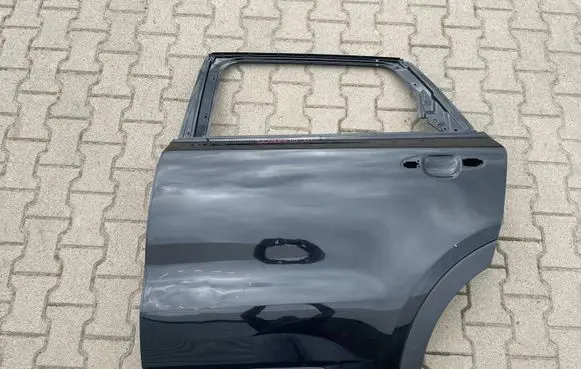KIA Sorento Front door