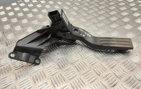 Ford Mondeo Mk III Accelerator throttle pedal 1S719F836BB