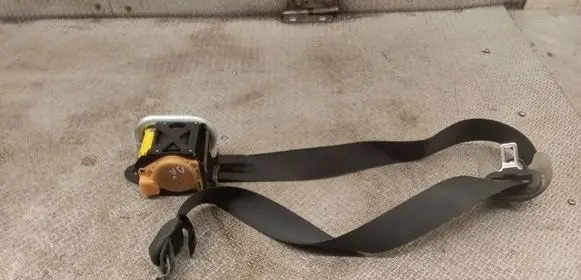 Toyota Avensis T250 Front seatbelt 