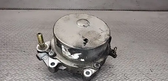 Opel Astra J Vacuum pump