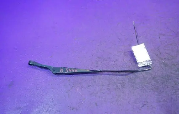 Front wiper blade arm