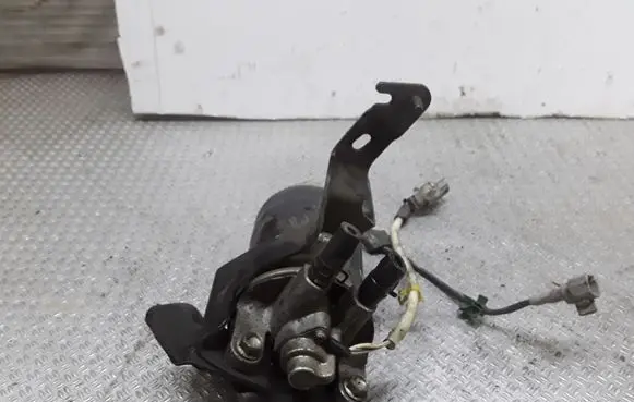 Mazda CX-7 Fuel filter bracket/mount holder 