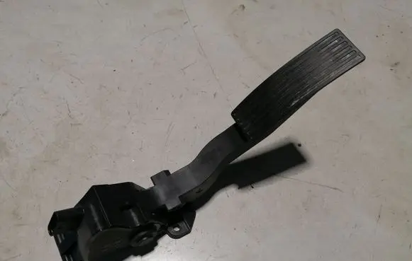 Buick Encore GX I Accelerator throttle pedal 42620222 545334844