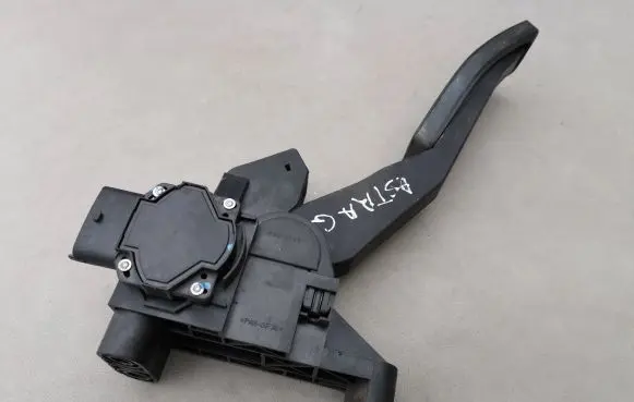 Volkswagen PASSAT B5.5 Accelerator throttle pedal 09128851 86801575 0281002278