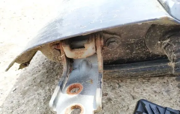 Honda Legend III KA9 Front door upper hinge