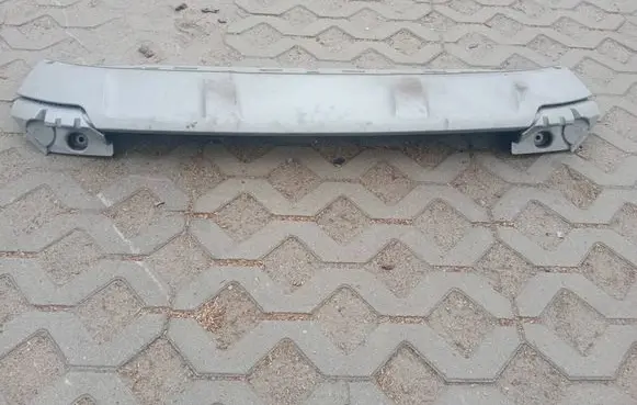 Front bumper lip