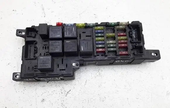Volvo V70 Fuse box set 518828108 30728008