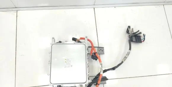 Mitsubishi Outlander Battery charger (optional) W005T70271