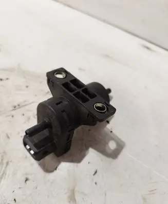 Renault Laguna III Vacuum valve 8200762597