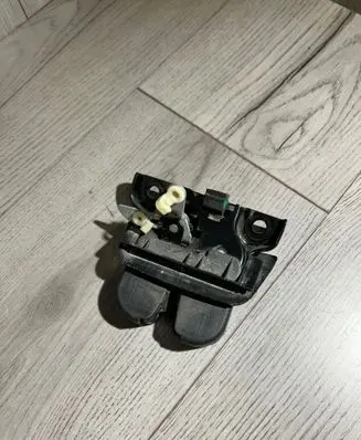 Audi A6 S6 C5 4B Tailgate/trunk/boot lock/catch/latch 4B9827505E