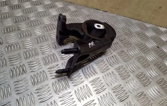 Lexus CT 200H Engine mount bracket