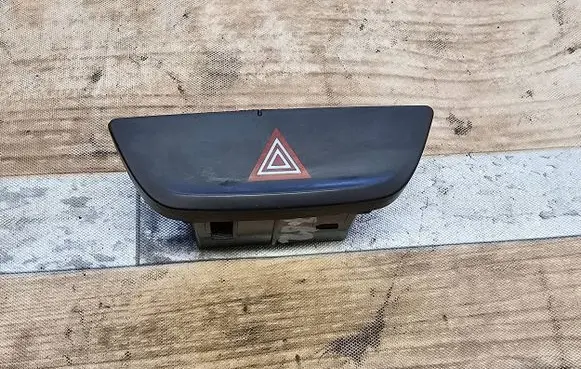Chevrolet Cruze II Hazard light switch 13409820