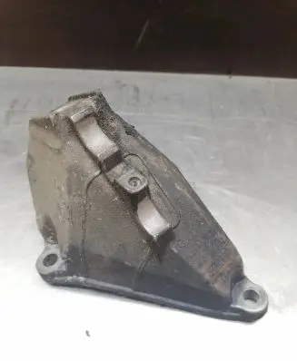 Audi A8 S8 D2 4D Engine mounting bracket 4D0199307S