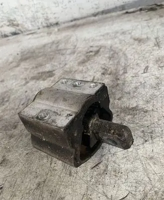 Mercedes-Benz E W211 Engine mount bracket