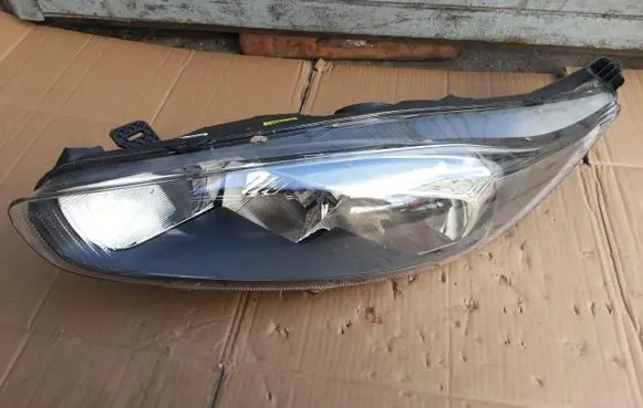 Ford Fiesta Headlight/headlamp