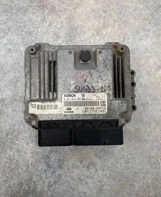 Hyundai i30 Engine control unit/module 0281013402 1039S25419