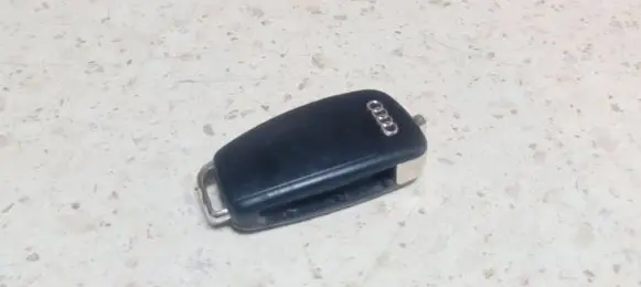 Audi A3 S3 A3 Sportback 8P Ignition key/card 8P0837220D 5FA00927200 LA434MMZ