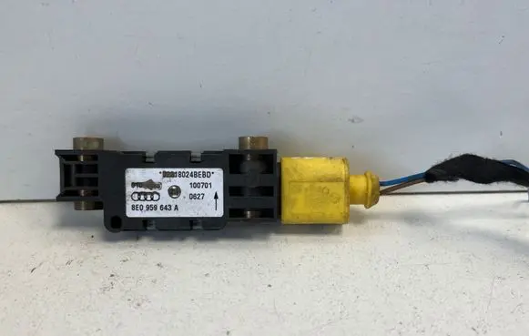 Audi A4 S4 B7 8E 8H Airbag deployment crash/impact sensor 8E0959643A 100701