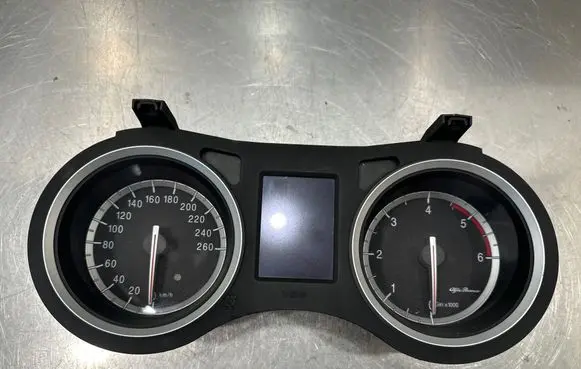 Speedometer (instrument cluster)