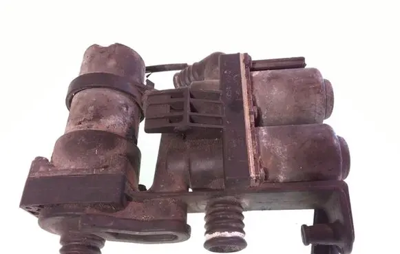 BMW 7 E38 Coolant heater control valve 8368462 1147412118 83684621
