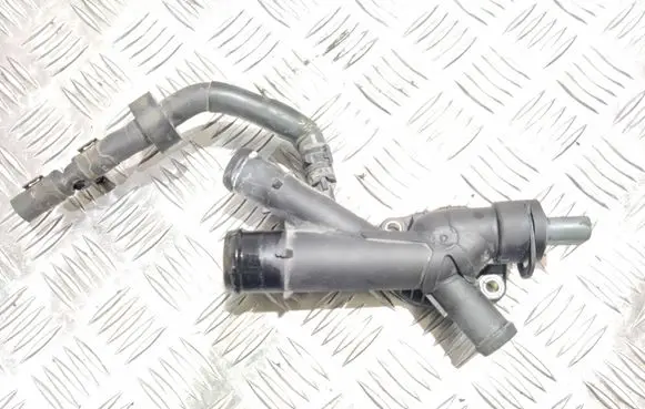Volkswagen PASSAT B7 Engine coolant pipe/hose 03L121131AA