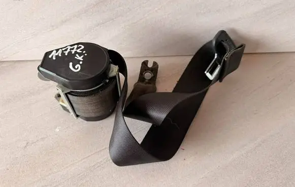 Volkswagen Golf VII Rear seatbelt 621102200 5G0857805RAA
