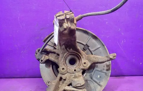 Skoda Octavia Mk2 (1Z) Front wheel hub spindle knuckle